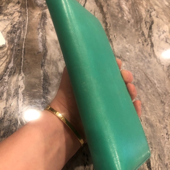 Kate Spade New York Green Cobble Hill Lacey wrap around Wallet. - Picture 8 of 13